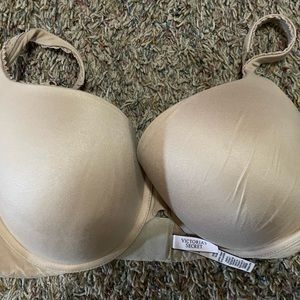 Victoria Secret 34DDD bra